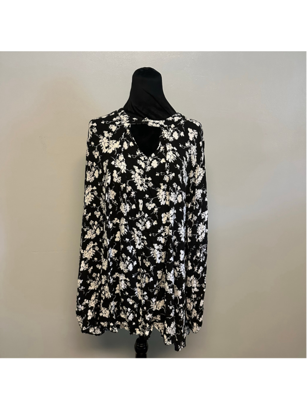 Lane Bryant Floral Blouse Womens Plus Size 22/24 Black White Long Sleeve Relaxed